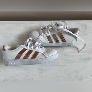 NWOT Adidas Little Girl Sneaker
